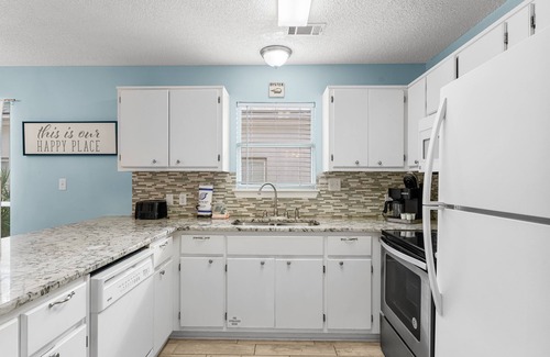 San Juan House | 2 Bikes~Walk to the beach & Bike to Seaside! Private Pool!