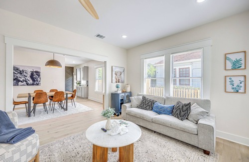 Arsenal House | 2 Blocks from Riverwalk: 1 Mile to SA Downtown