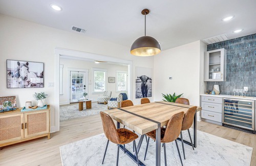 Arsenal House | 2 Blocks from Riverwalk: 1 Mile to SA Downtown