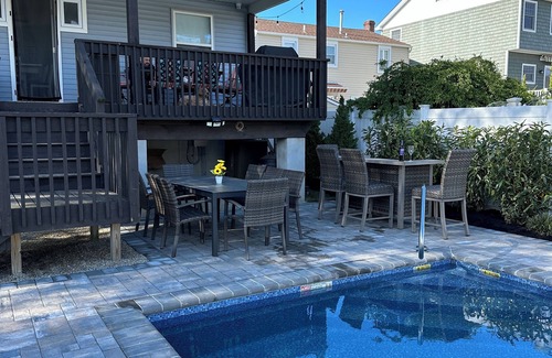 Point Pleasant Beach House | 2 blocks to Beach LINEN, fire pit, POOL sleeps 12