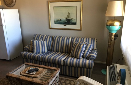 North End Condo | 2 Blocks To Boards/Beach And Shopping, Pool on premisis