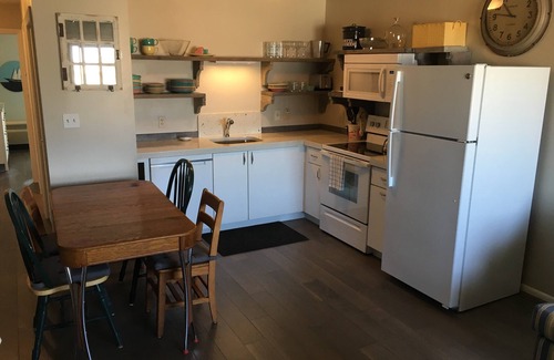 North End Condo | 2 Blocks To Boards/Beach And Shopping, Pool on premisis