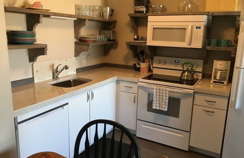 North End Condo | 2 Blocks To Boards/Beach And Shopping, Pool on premisis