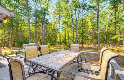 Higgins Lake Cottage | 2 Blocks to Boat Ramp: Higgins Lake House w/Grill