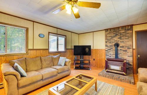 Higgins Lake House | 2 Blocks to Boat Ramp Higgins Lake House with Grill