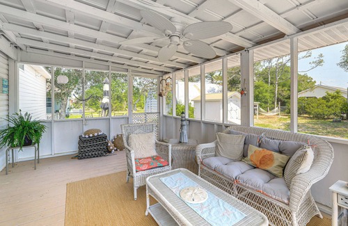 Harkers Island House | 2 Blocks to Crystal Coast: Family-Friendly Retreat