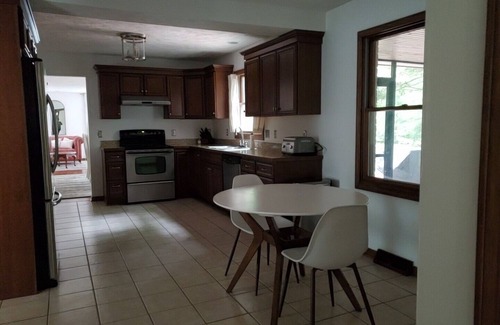 Waukazoo Woods House | 2 blocks to Lake Mac, 2 miles to Lake Michigan and 4 to downtown