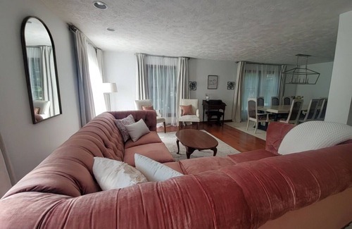 Waukazoo Woods House | 2 blocks to Lake Mac, 2 miles to Lake Michigan and 4 to downtown