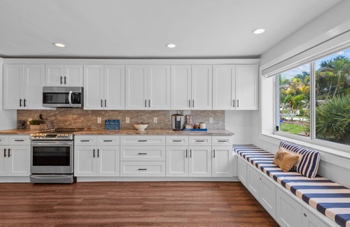 Deerfield Beach House | 2 blocks to the beach-Dock-Ocean Access boating-Pool-Grill-Fully updated-Tikihut