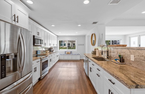Deerfield Beach House | 2 blocks to the beach-Dock-Ocean Access boating-Pool-Grill-Fully updated-Tikihut