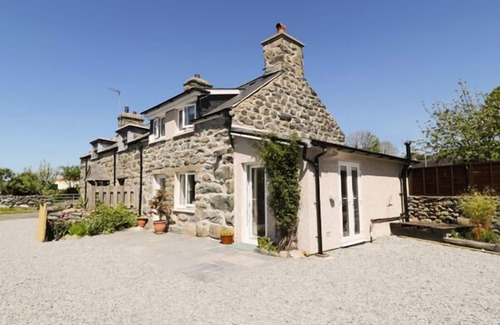 Dyffryn Ardudwy Cottage | 2 BORTHWEN COTTAGES, pet friendly, with open fire in Dyffryn Ardudwy