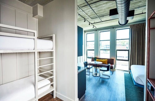 East Nashville Hotel | 2 Boutique Getaway Rooms w/Plant-Lined Outdoor Lounge for Stylish Stays!