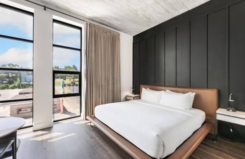 East Nashville Hotel | 2 Boutique Getaway Rooms w/Plant-Lined Outdoor Lounge for Stylish Stays!