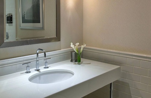 Bay Village Hotel | 2 Boutique Hotel Rooms Ideal for Event Planners - Large Meeting Spaces