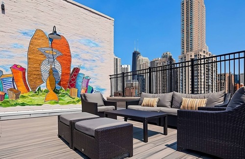 Downtown Chicago Hotel | 2 Boutique-Style Rooms | Indoor Pool, Gym, & Near Magnificent Mile