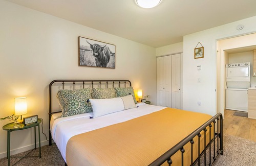 Lynden Apartment | 2 BR/1 BA apartment- Monthly stays available!
