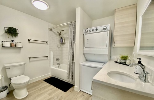 Lynden Apartment | 2 BR/1 BA apartment- Monthly stays available!