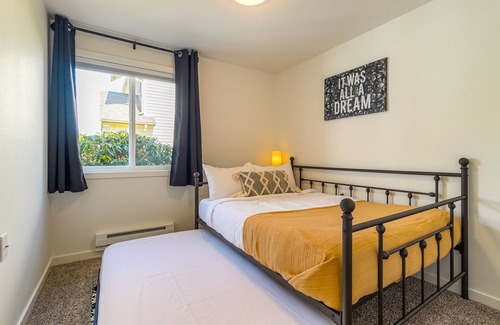 Lynden Apartment | 2 BR/1 BA apartment- Monthly stays available!