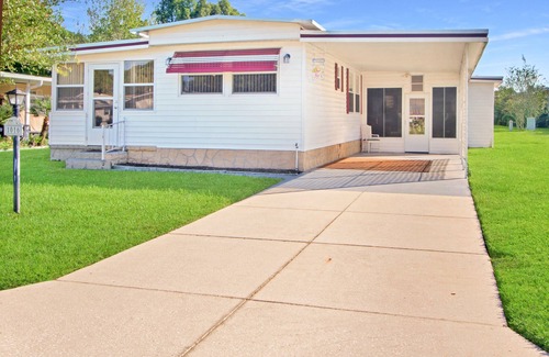 The Villages House | 2 BR, 2 B Home.w/Golf Cart Located in The Villages.1 Mile from Spanish Springs