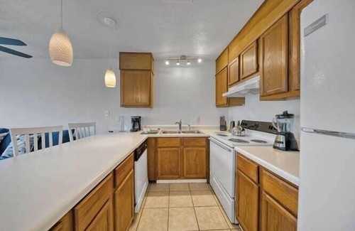 Fort Walton Beach Villa | 2 BR 2 BA Cottage Near Beach + Pickleball Fun