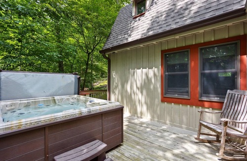 Nashville Cabin | 2 BR, 2 BA Log Cabin