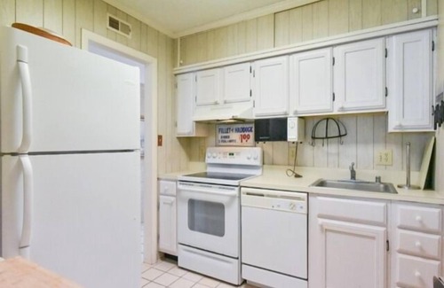 North Ocean City Villa | 2 BR 2 BA Ocean Front Condo with side view of Ocean Pool, Elevator, Tennis