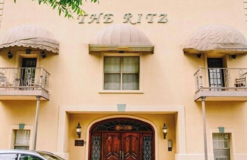 Oxford Apartment | 2 BR/2 BA UNIT! WALKING DISTANCE FROM SQUARE AND CAMPUS!