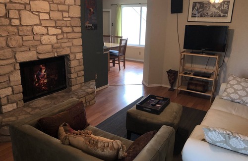 Parker Lane Condo | 2 BR 2 Bath Condo close to downtown