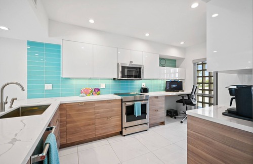 Downtown Palm Springs Condo | 2 BR/2 Bath Downtown Palm Springs Mid-Century Condo. Pool, Hot Tub. Villa Alejo