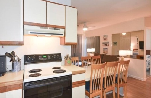 North Ocean City Condo | 2 BR 2 Bath indoor and outdoor pools Tennis 1.5 blocks to the beach
