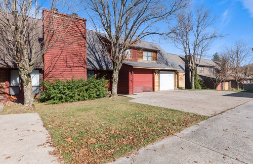 Morgantown House | 2 BR/2 bath King-suite townhouse right next to WVU Stadium & Hospital