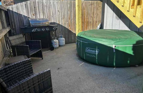 Kitty Hawk Condo | 2-BR 2 Bath Pet Friendly Condo with Hot Tub/Pool close to Beach in Kitty Hawk