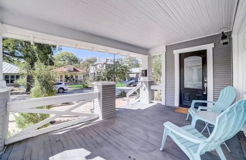 Southtown Apartment | 2 BR/2BTH Downtown Home - Walk/Bike to Riverwalk!