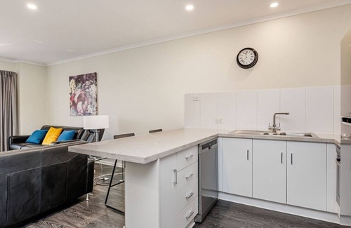 North Adelaide Apartment | 2 BR Apartment with Car Parking on Melbourne Street