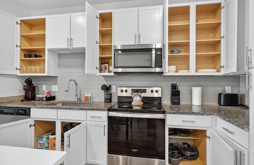 Arlington Apartment | 2 BR Apt/King Bed/Pool/Gym/Clse 2 Beach/Mayo