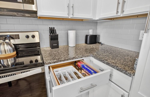 Arlington Apartment | 2 BR Apt/King Bed/Pool/Gym/Clse 2 Beach/Mayo