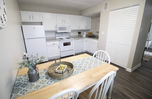 Gulfport Apartment | 2 Br Apt w/pool and fast Wi-fi