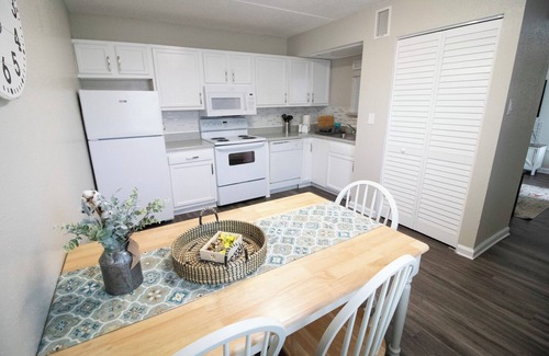 Gulfport Apartment | 2 Br Apt w/pool and fast Wi-fi