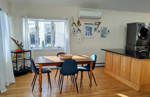 Long Beach House | 2 BR Beach Block West End Bungalow