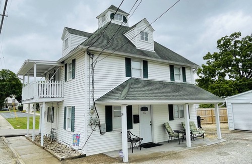 Wilmington Apartment | 2-BR Carriage House near World Equestrian Center, college, hospital