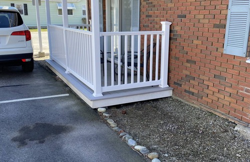 Hampton Condo | 2 BR CONDO 2 MIN. WALK TO OCEAN/BEACH