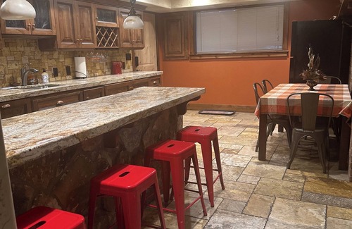 Cottonwood Heights Apartment | 2 BR Cozy Retreat. Close to freeway and mountains.