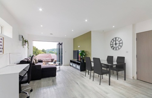 Croham Apartment | 2 BR (CR2)Apartment| Contractors|Free Parking| Free Amenities| Gated Community