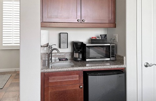 La Quinta Villa | 2 BR Desert Suite w/Kitchen, Balcony + Pool View