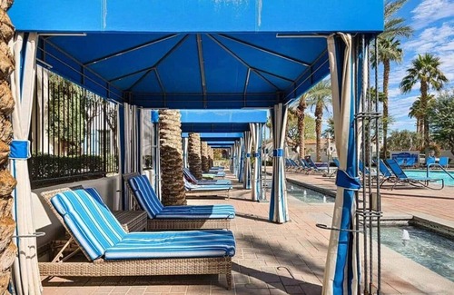 La Quinta Villa | 2 BR Desert Suite w/Kitchen, Balcony + Pool View