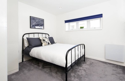 New Cross Apartment | 2 BR Flat in SE14 | Near New Cross Station | South London