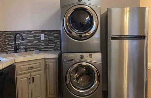 Greenacres House | 2 BR Guest House w/Private Parking in a Beautiful Almond grown Bakersfield City