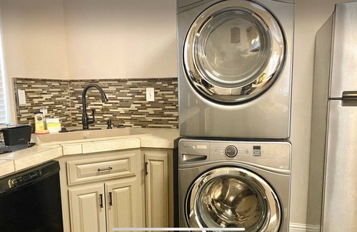 Greenacres House | 2 BR Guest House w/Private Parking in a Beautiful Almond grown Bakersfield City