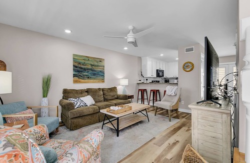 Gulf Shores Apartment | 2 BR Gulf View Condo | Private Beach Access | Sand Dollar 3