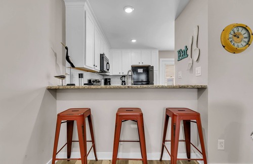 Gulf Shores Apartment | 2 BR Gulf View Condo | Private Beach Access | Sand Dollar 3